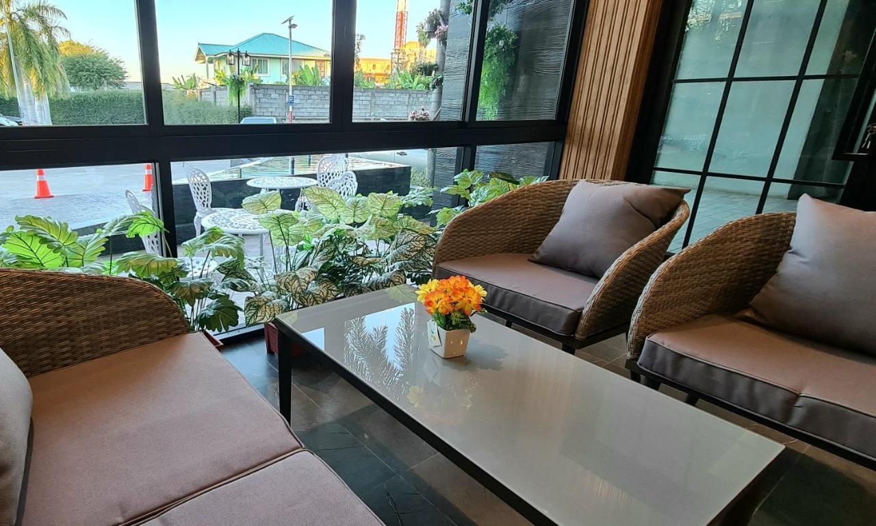 The Room Boutique Hotel Sakon Nakhon Luaran gambar