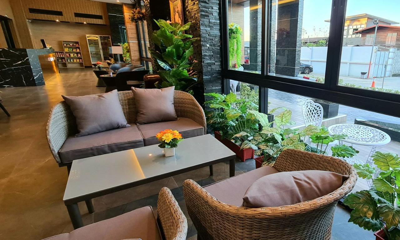 The Room Boutique Hotel Sakon Nakhon Luaran gambar