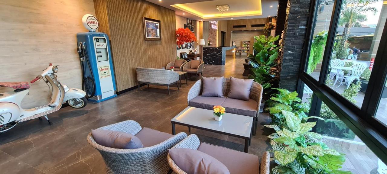 The Room Boutique Hotel Sakon Nakhon Luaran gambar