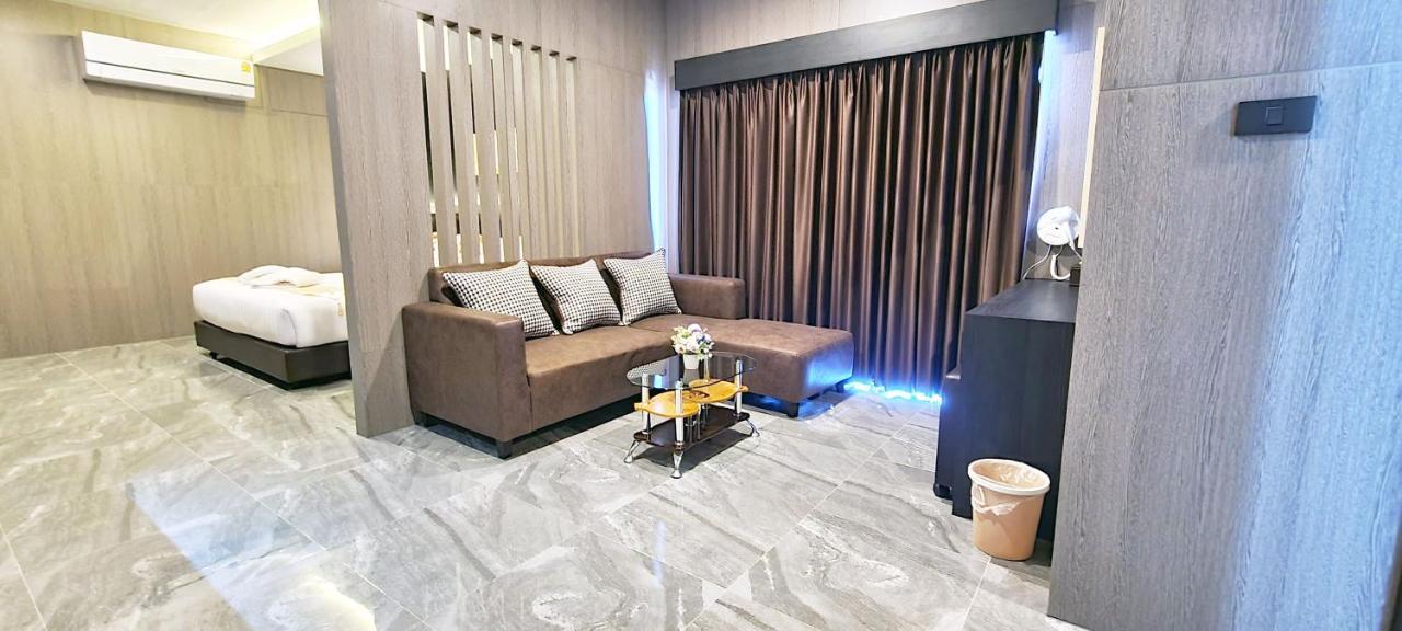 The Room Boutique Hotel Sakon Nakhon Luaran gambar